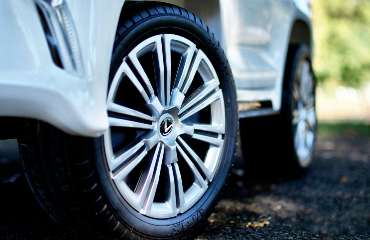 Детский электромобиль Lexus M 3906EBLR-1 белый