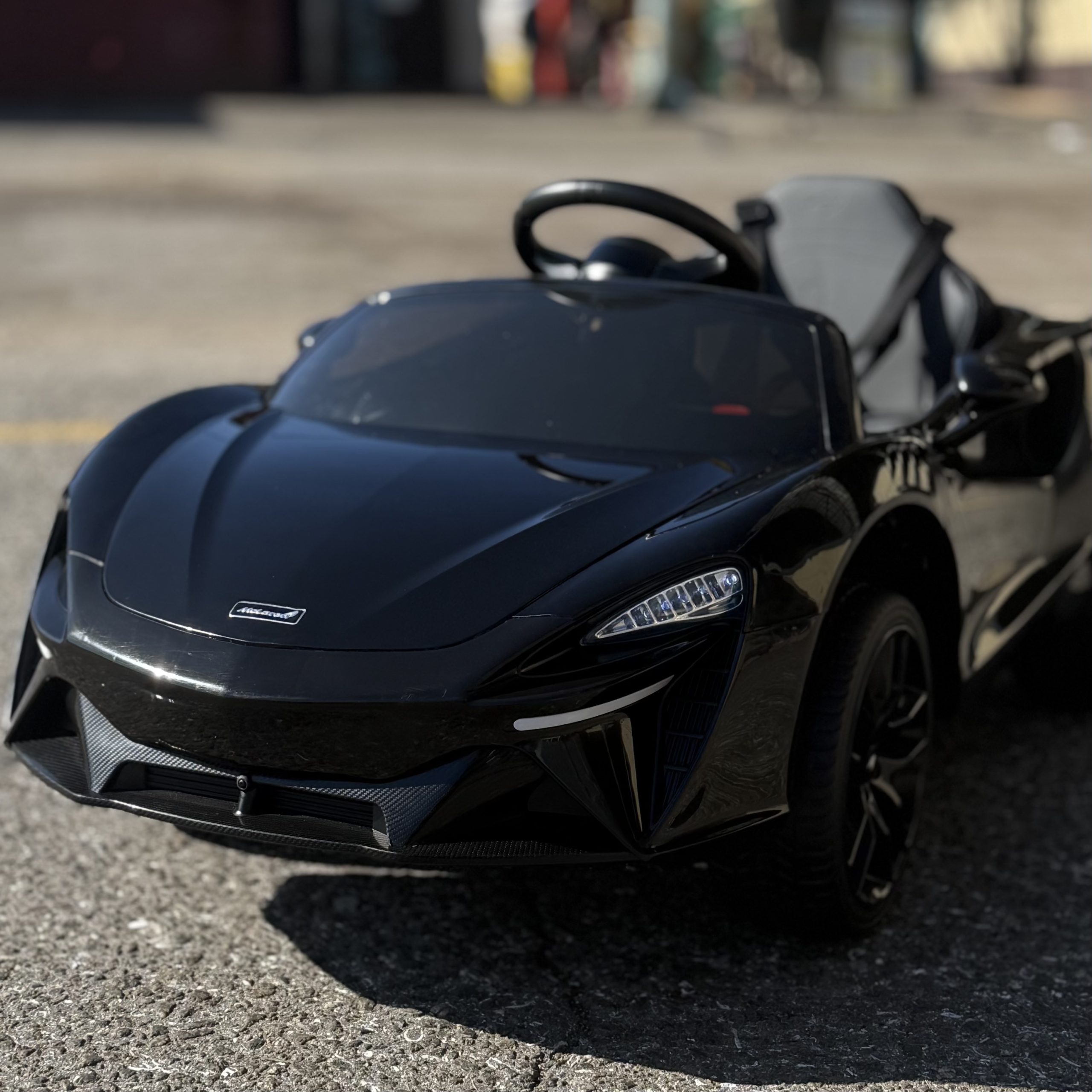 Дитячий электромобіль McLaren Artura M 5030EBLR-2 чорний