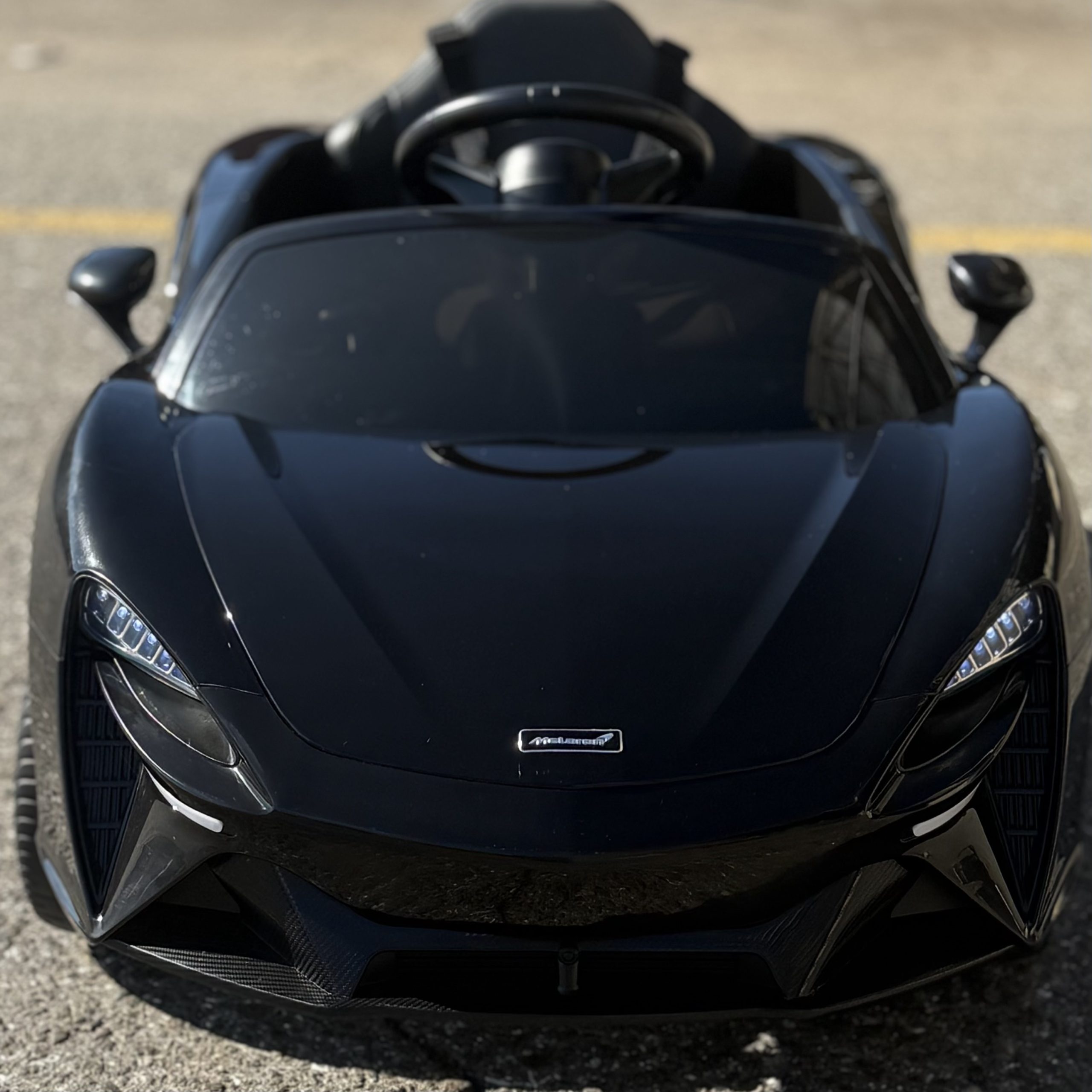 Детский электромобиль McLaren Artura M 5030EBLR-2 черный