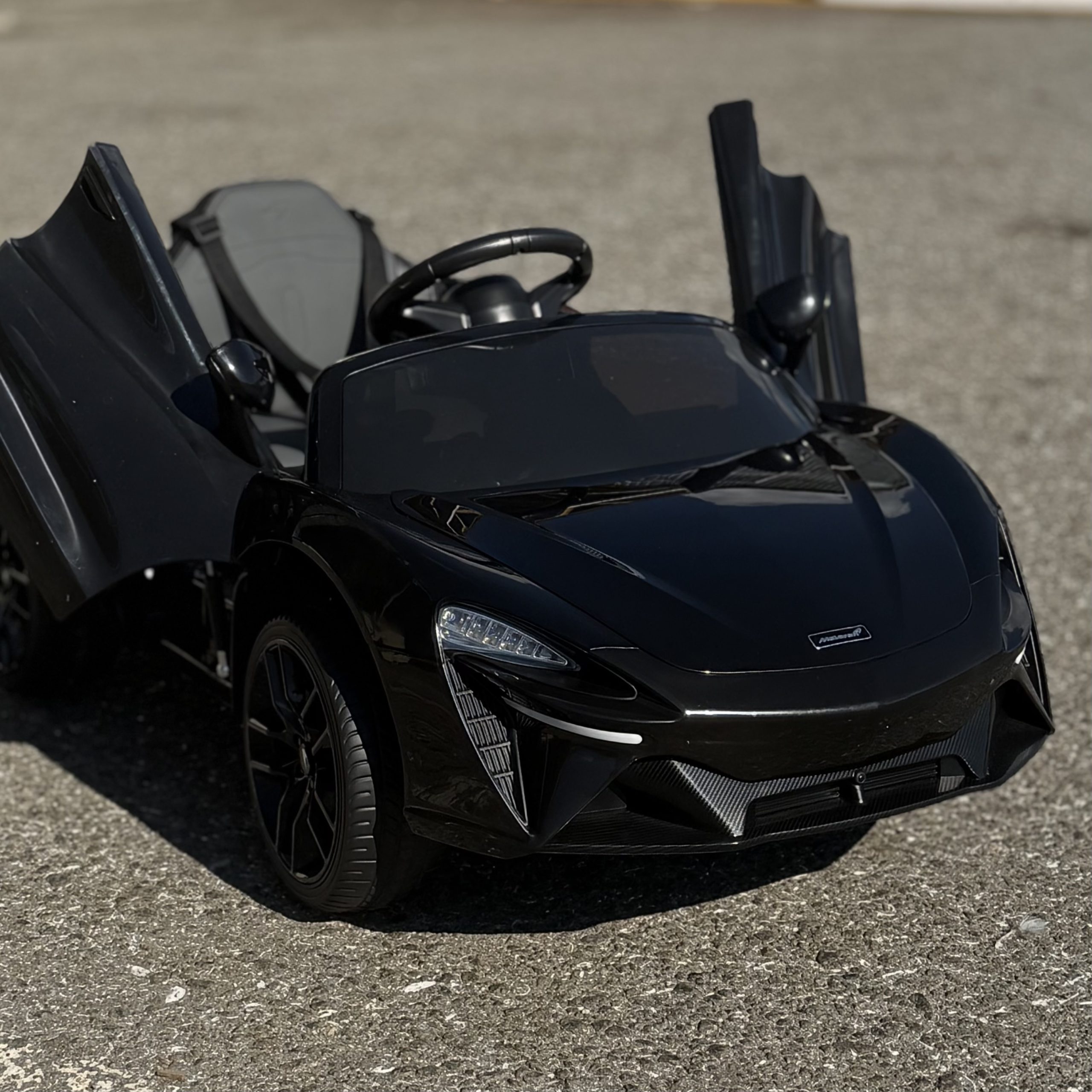 Детский электромобиль McLaren Artura M 5030EBLR-2 черный