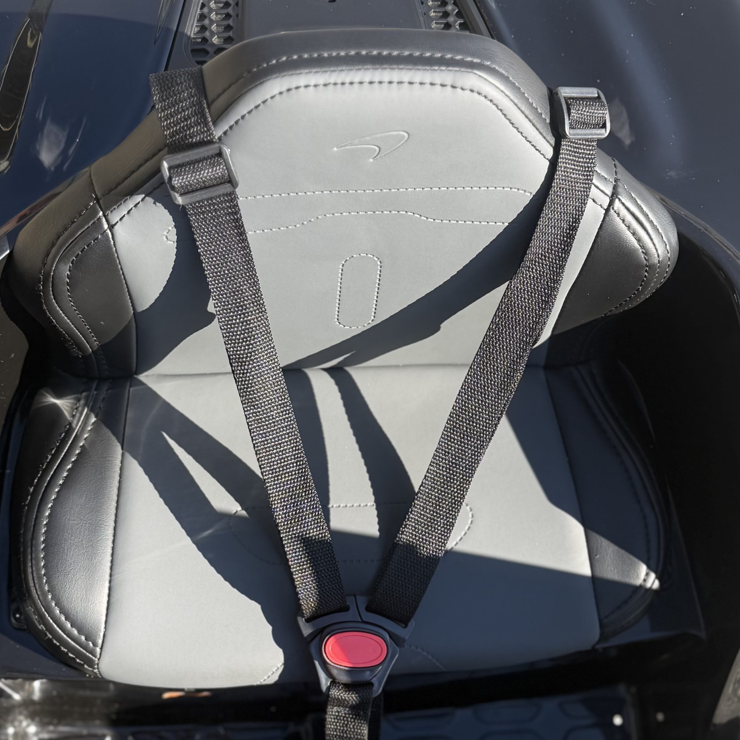 Детский электромобиль McLaren Artura M 5030EBLR-2 черный